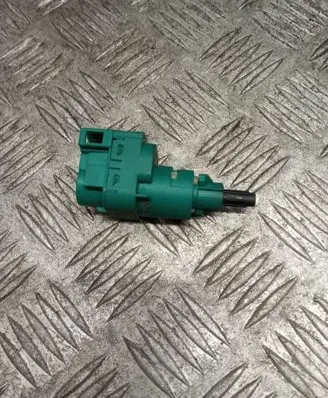 Volkswagen Transporter - Caravelle T4 Reversing light switch sensor 1C0945511A