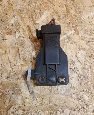 Volkswagen Polo V 6R Coolant fan relay 5J0919506 H009