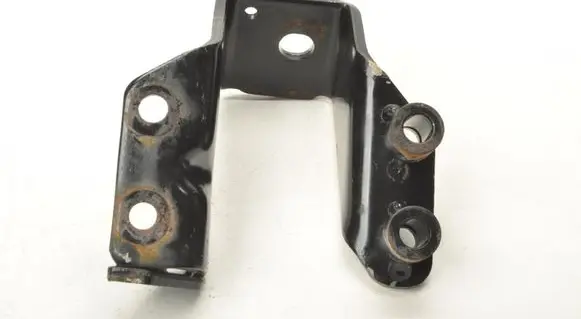 Isuzu D-Max Engine mounting bracket