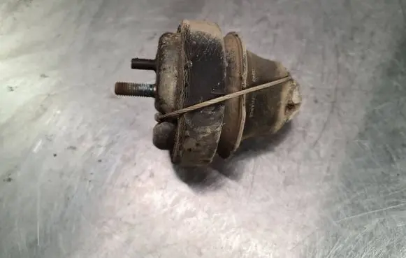 Volvo S60 Engine mount bracket 9485551