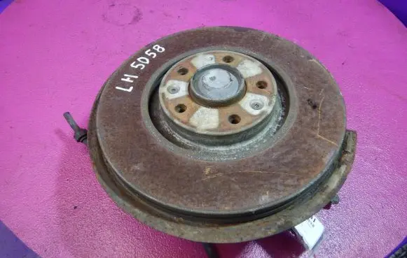 Rear wheel hub spindle/knuckle