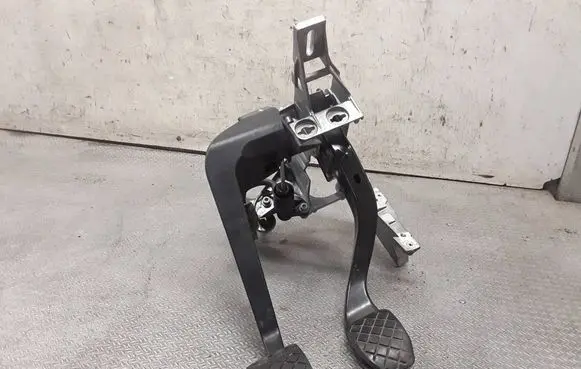Audi A4 S4 B7 8E 8H Pedal assembly 8E1721117A