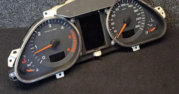 Audi Q7 4L Speedometer (instrument cluster) 4L0920900B 4F0910900C