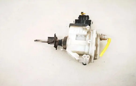 Volkswagen PASSAT B4 Central locking vacuum pump 3a0862153b