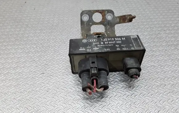 Coolant fan relay