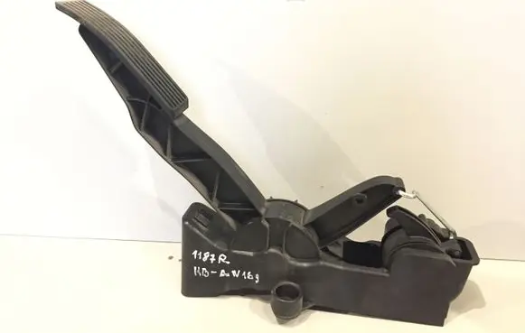 Mercedes-Benz A W169 Accelerator throttle pedal 91736020 A1693000304