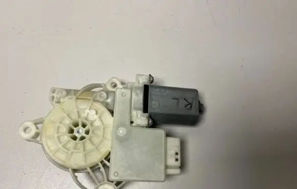 BMW X5 G05 Rear door window regulator motor 9450071 5A53093