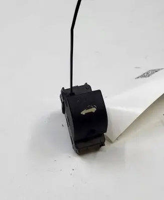 Peugeot 308cc Tailgate opening switch 96631384XT