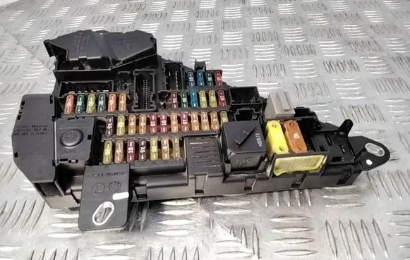 BMW 5 E60 E61 Fuse box set 6906588 518811039