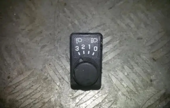 Nissan Primera Headlight level height control switch