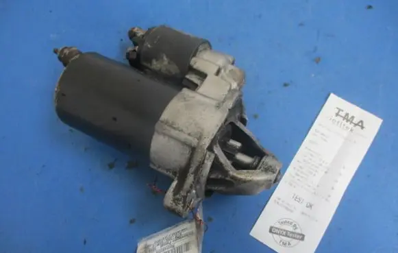 Volkswagen PASSAT B5 Starter motor 058911023B