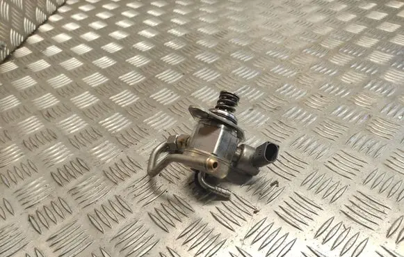 Audi A4 S4 B9 Fuel injection high pressure pump 04E127025D