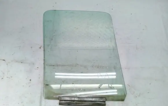 Volkswagen II LT Front door window glass four-door