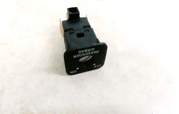Toyota Corolla Verso AR10 Passenger airbag on/off switch 1368P56 136-8P56