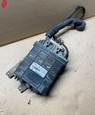 Volkswagen PASSAT B4 Engine control unit/module 0281001312