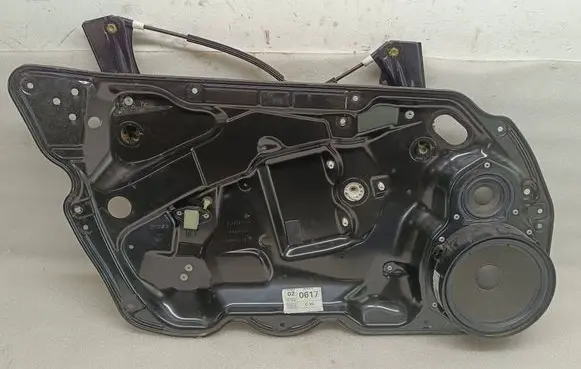 Volkswagen PASSAT B7 Front window lifting mechanism without motor 3AA837755 929908100 4610