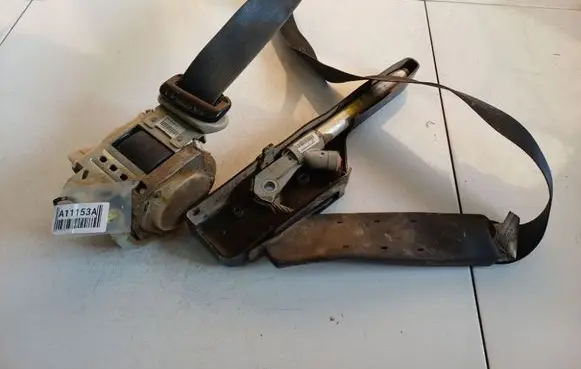 Nissan Tiida C11 Rear seatbelt 