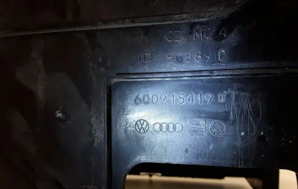 Skoda Fabia Mk1 (6Y) Battery box tray 6Q0915419B