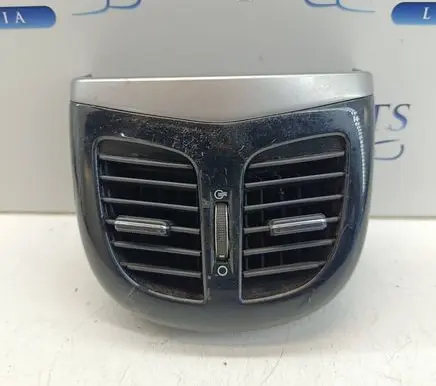 Hyundai i40 Rear air vent grill 846423Z001