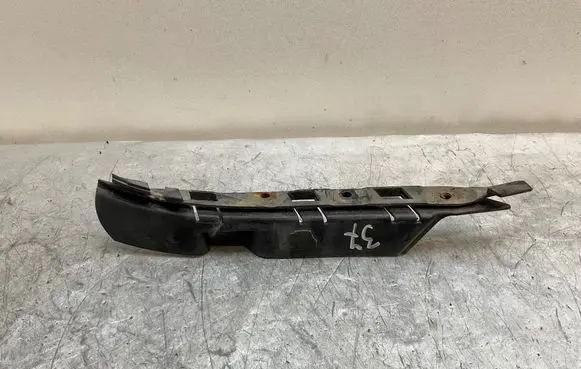 Front bumper mounting bracket