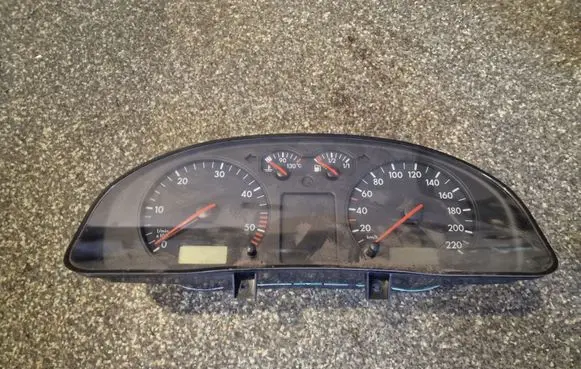 Volkswagen PASSAT B5 Speedometer (instrument cluster)