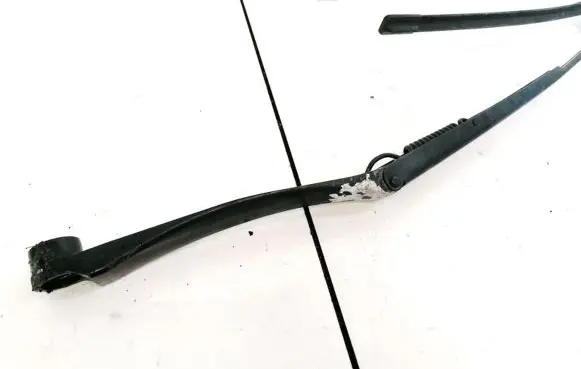 Toyota RAV 4 (XA30) Front wiper blade arm