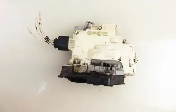 Volkswagen PASSAT B6 Rear door lock 3C4839015A