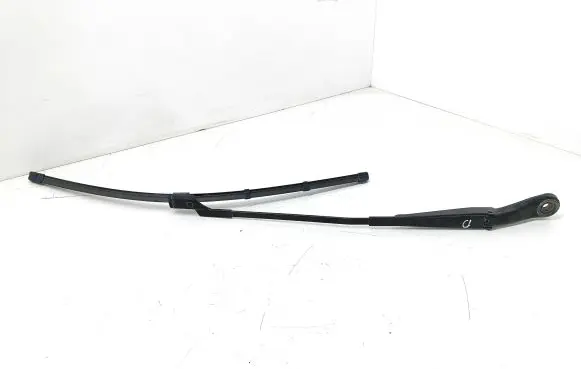 Opel Zafira C Front wiper blade arm 20812694
