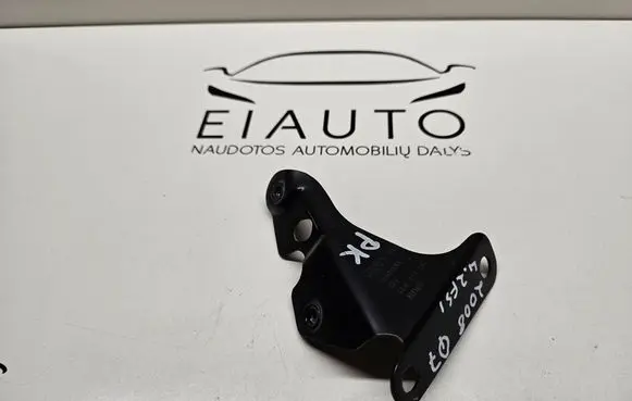 Audi Q7 4L Fender mounting bracket 4L0821135