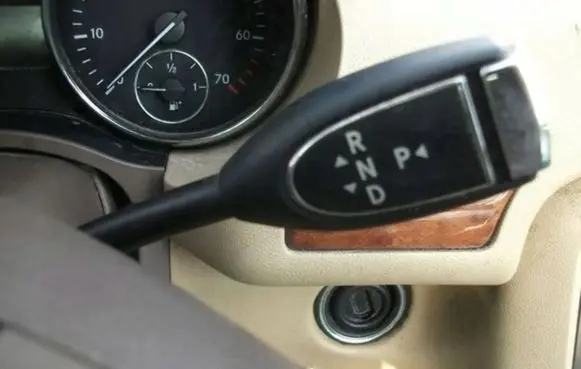 Mercedes-Benz R W251 Tailgate/trunk/boot open switch MCD4197