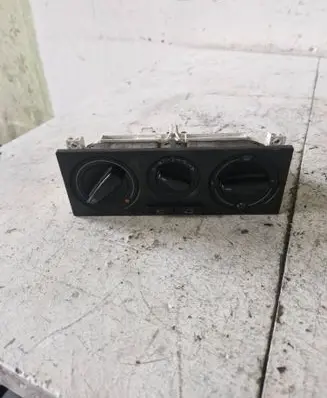 Volkswagen Golf IV Climate control unit