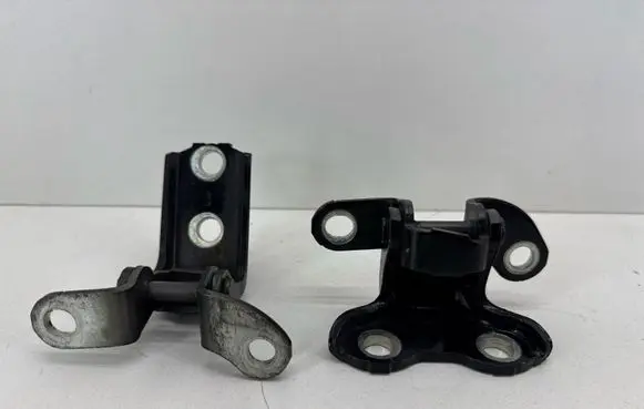 Toyota Avensis T270 Rear door hinge set 