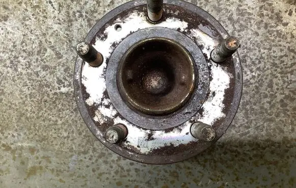 Rear wheel hub