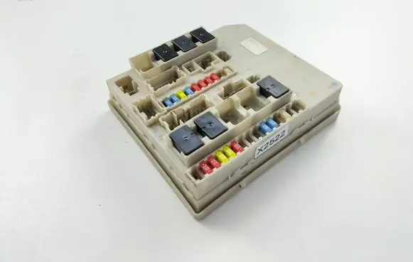 Renault Clio III Fuse module 674654A