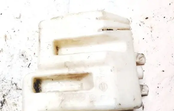 Windshield washer fluid reservoir/tank