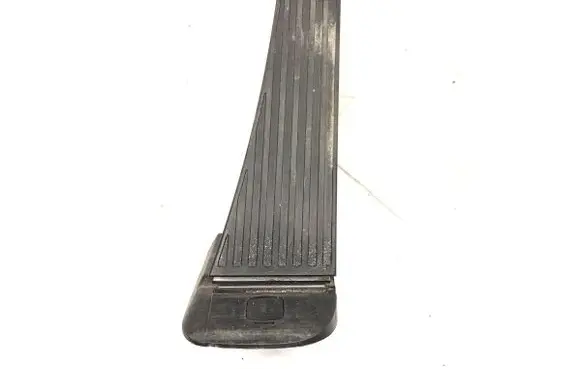 Accelerator throttle pedal