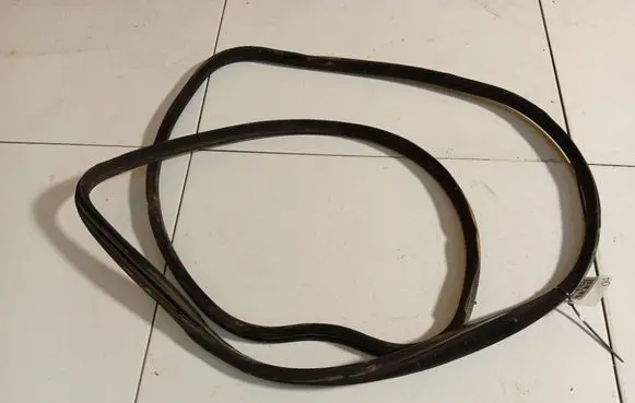 Volvo S60 Rubber seal front coupe door 