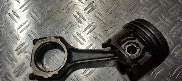 Volvo 440 Piston with connecting rod