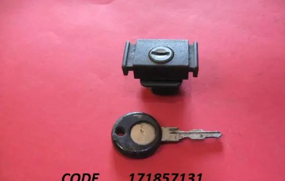 Volkswagen Scirocco Glove box lock 171857131