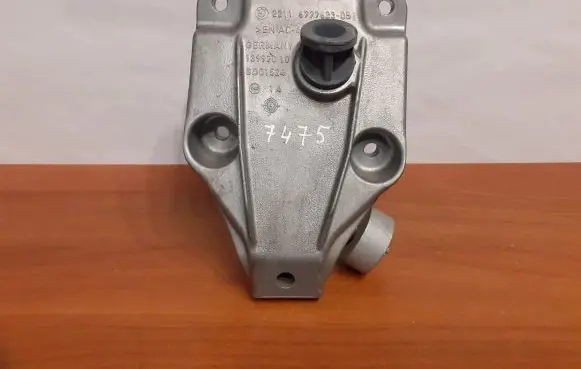 BMW 5 F10 F11 Engine mounting bracket 6777623 139920