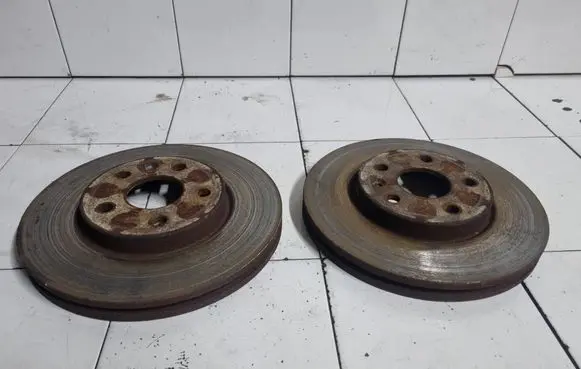 Opel Astra J Front brake disc