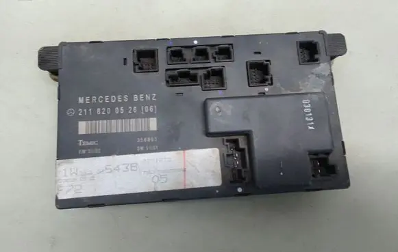 Mercedes-Benz E W211 Door control unit/module 2118200526