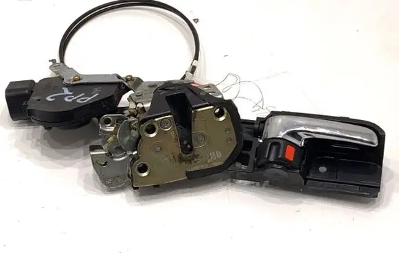Toyota Corolla Verso E121 Rear door lock 