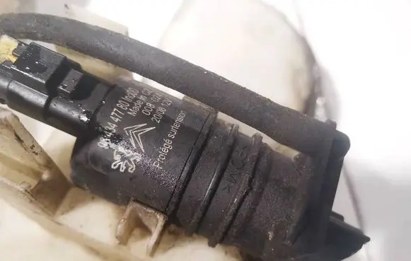 Skoda Octavia Mk2 (1Z) Windscreen/windshield washer pump 9643447780