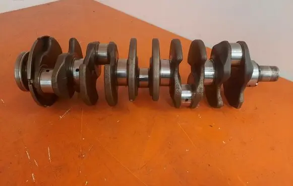 Volkswagen PASSAT B5.5 Crankshaft 0741438