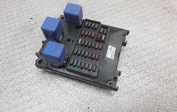 Nissan Patrol Y61 Fuse module