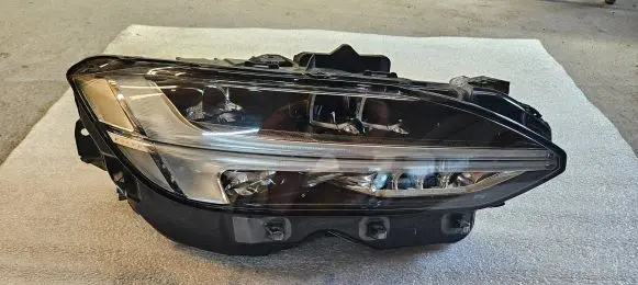 Volvo S90, V90 Headlight/headlamp 31655729