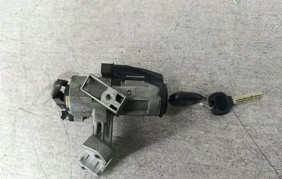 Toyota Corolla E120 E130 Ignition lock 45020024