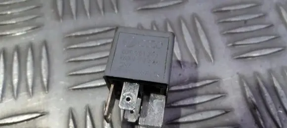 Volkswagen PASSAT B5.5 Other relay 8D0951253 V23134-J52-X300
