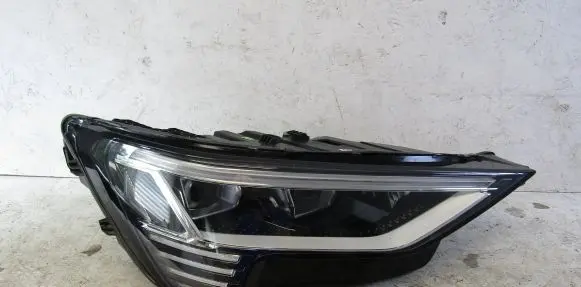 Audi e-tron Headlight/headlamp 4KE941040
